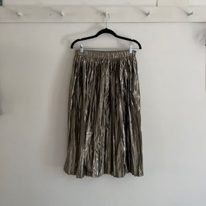 ✨Gold✨ pleated midi skirt